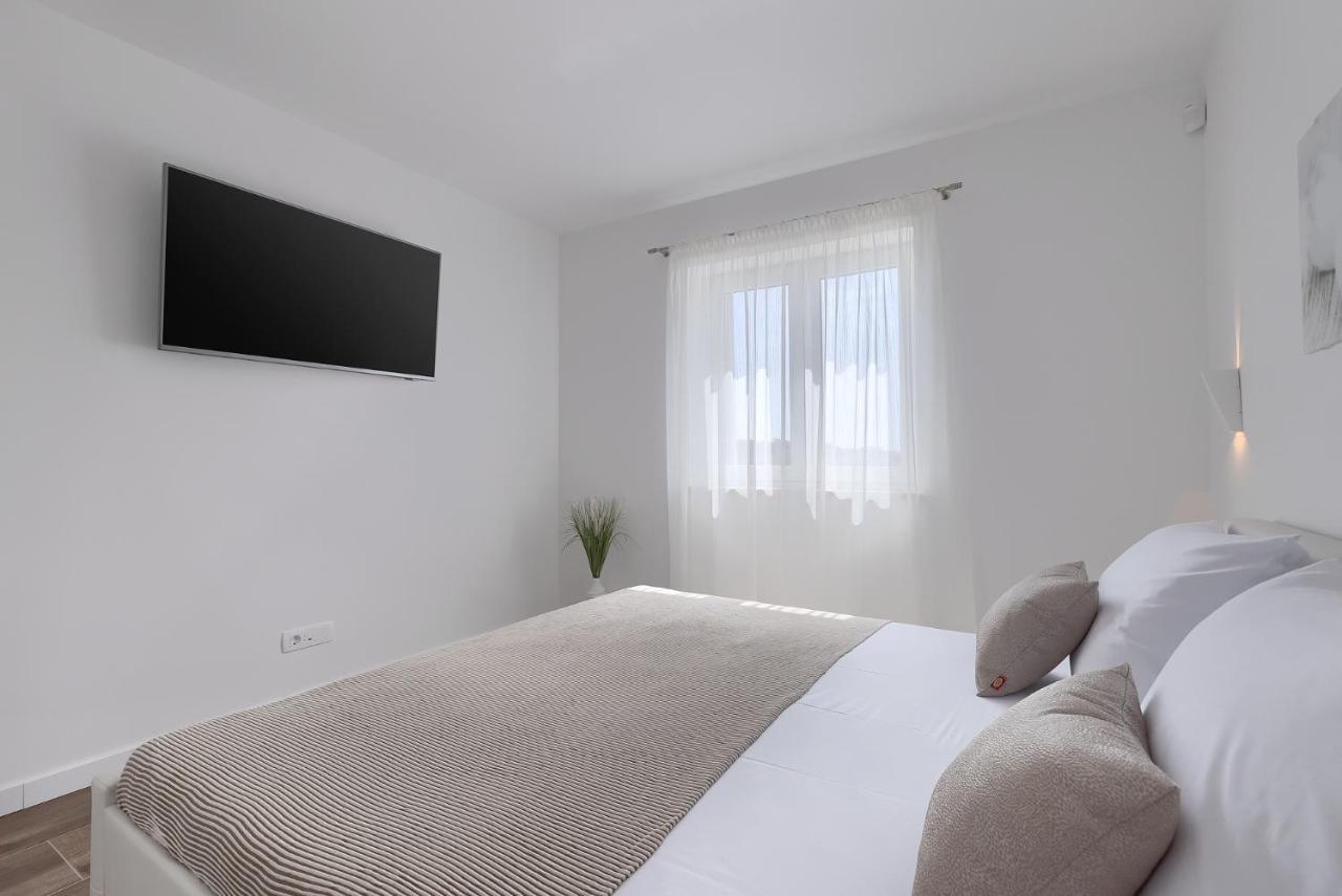 Exclusive Apartments Ellen & Micol-With 3 Free Mountain Bikes Pjescana Uvala Esterno foto