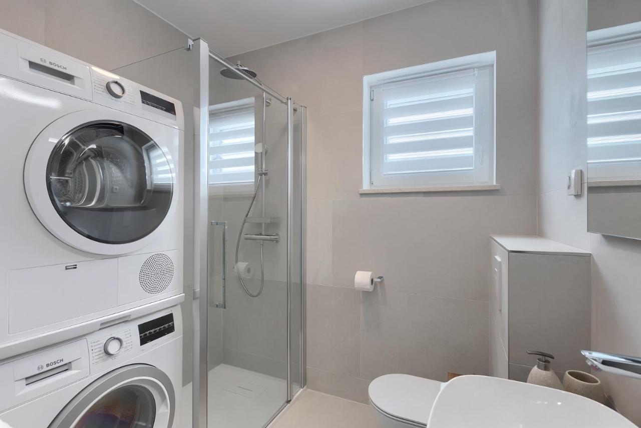 Exclusive Apartments Ellen & Micol-With 3 Free Mountain Bikes Pjescana Uvala Esterno foto
