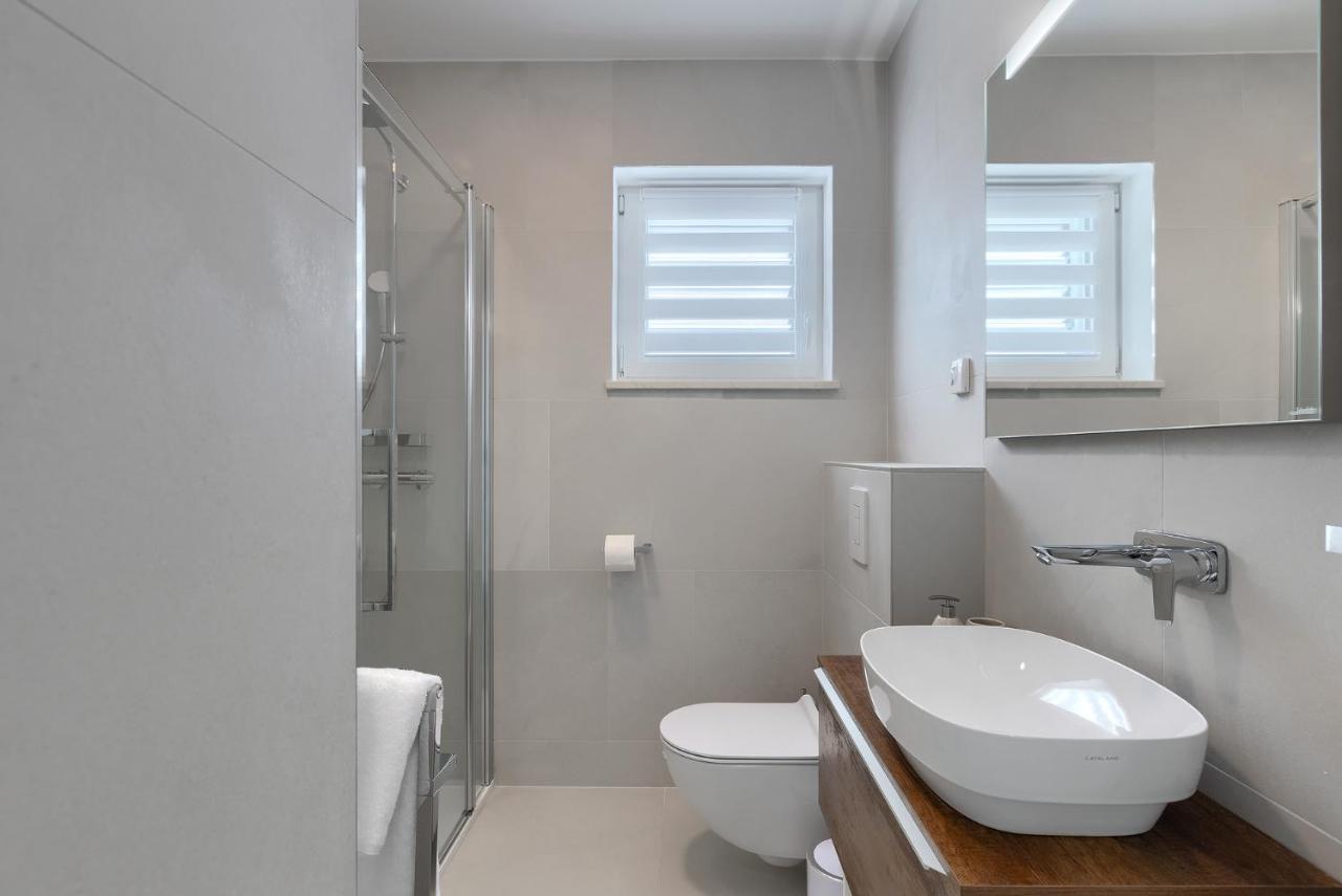 Exclusive Apartments Ellen & Micol-With 3 Free Mountain Bikes Pjescana Uvala Esterno foto