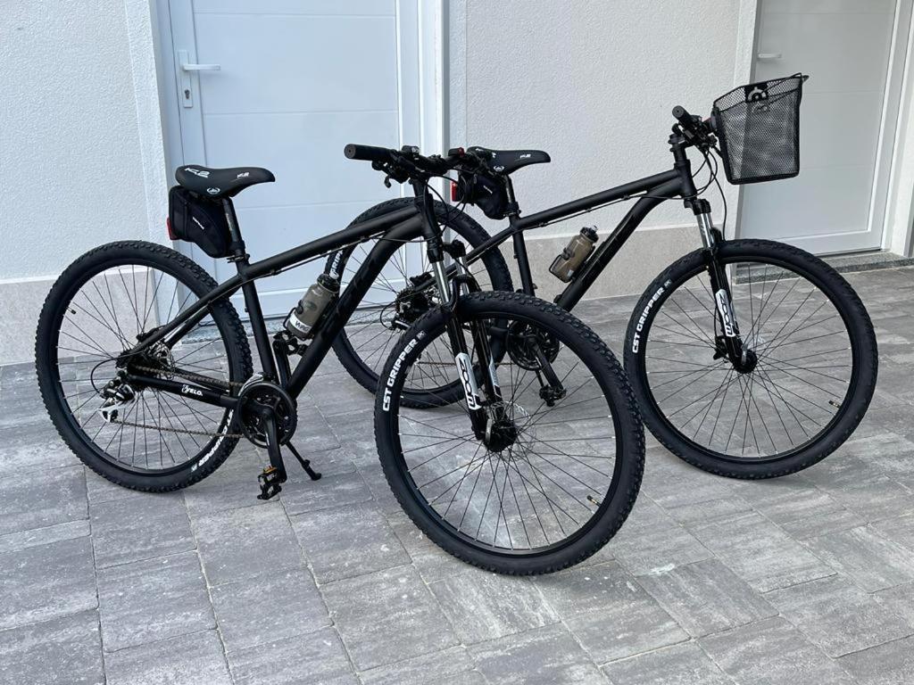 Exclusive Apartments Ellen & Micol-With 3 Free Mountain Bikes Pjescana Uvala Esterno foto